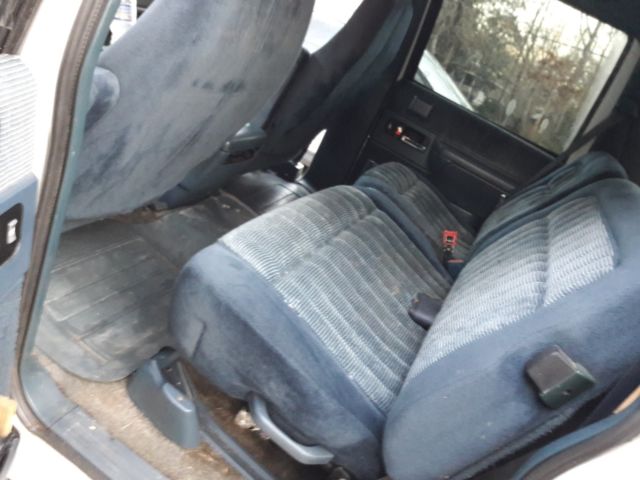 1994 Chevrolet Suburban - photo 11