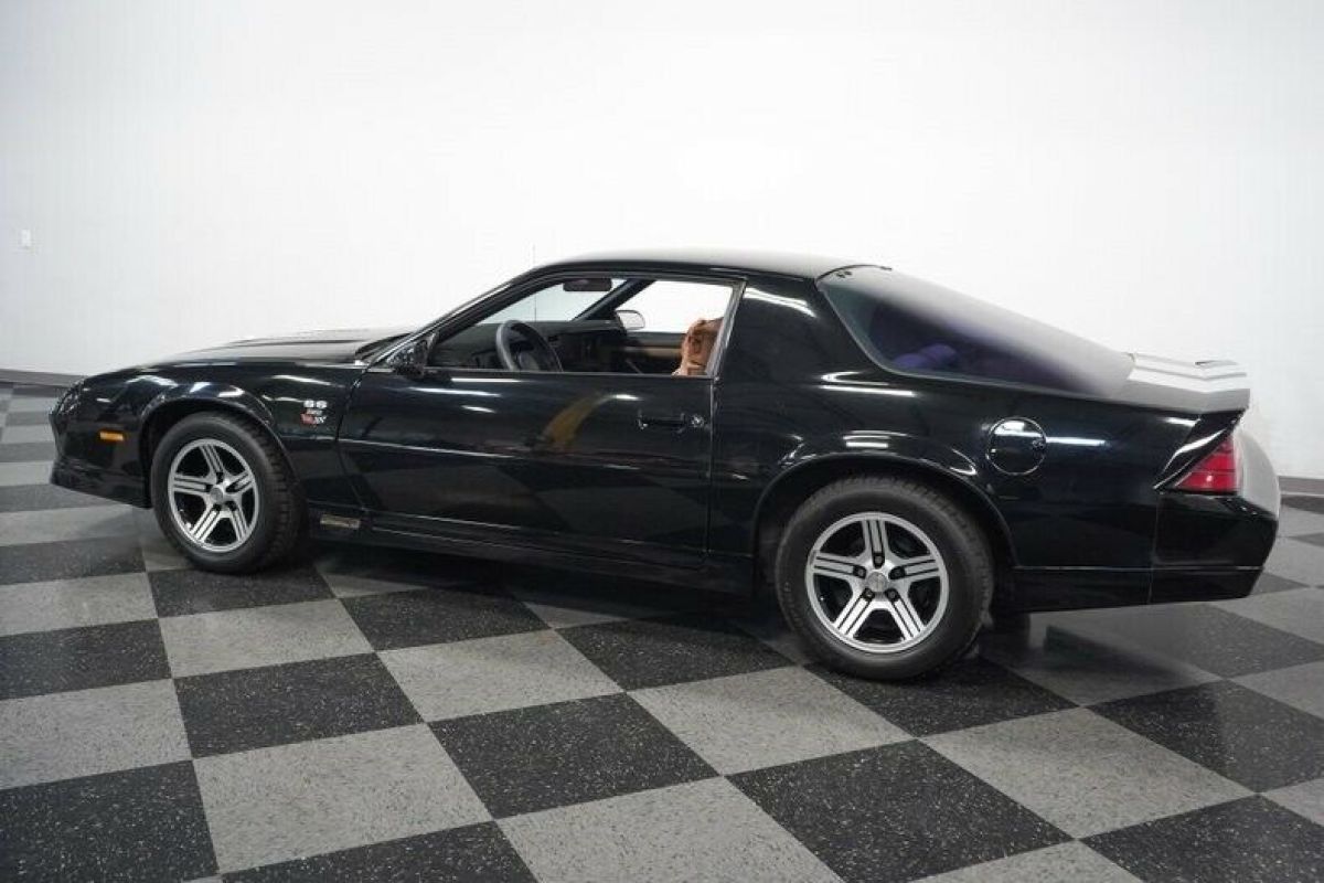 1988 Chevrolet Camaro IROC Z/28 - photo 9