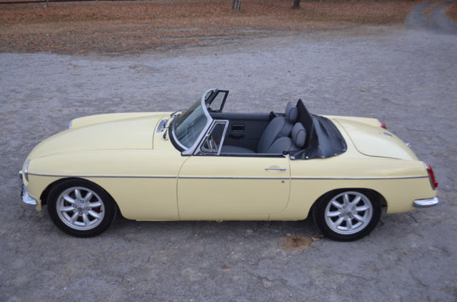 1974 MG MGB - photo 2