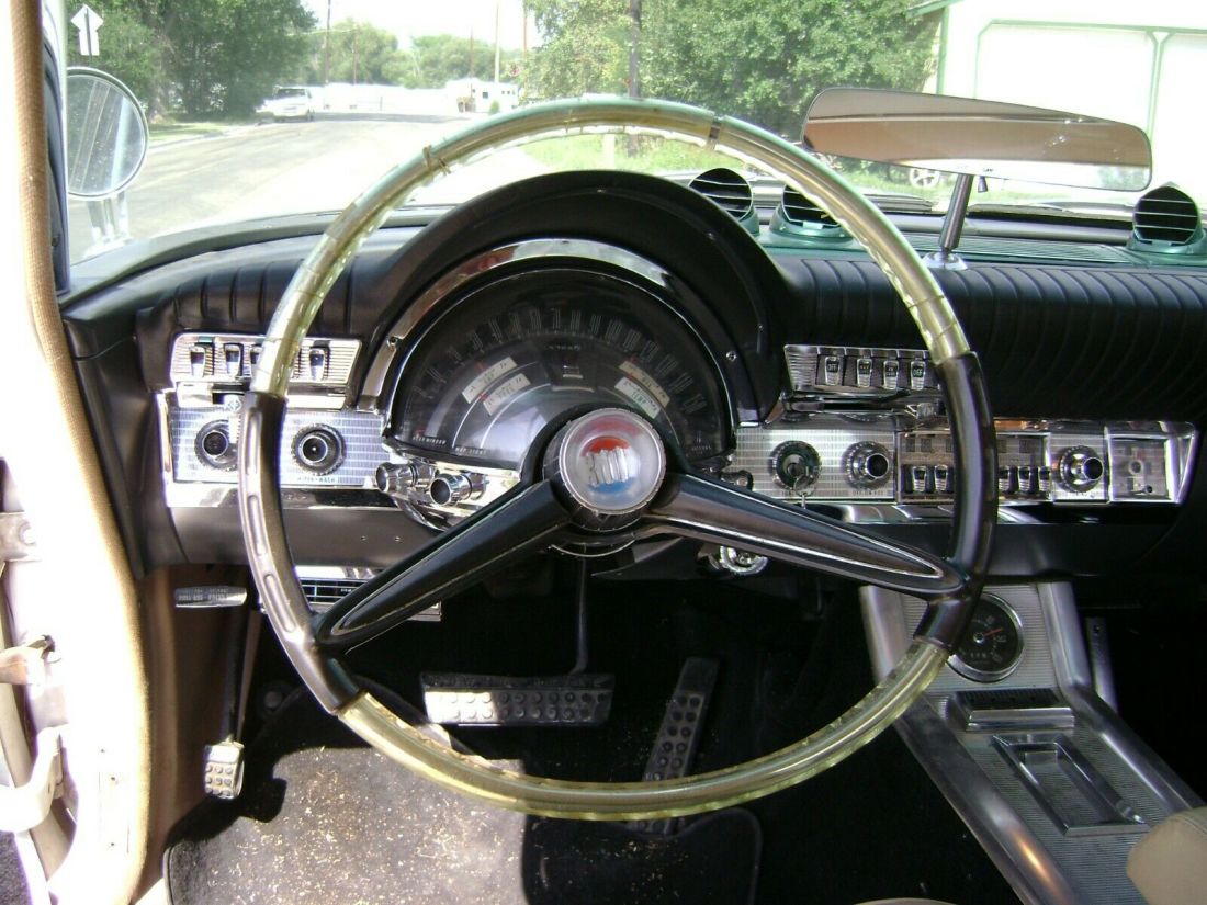 1961 Chrysler 300 Series - photo 9