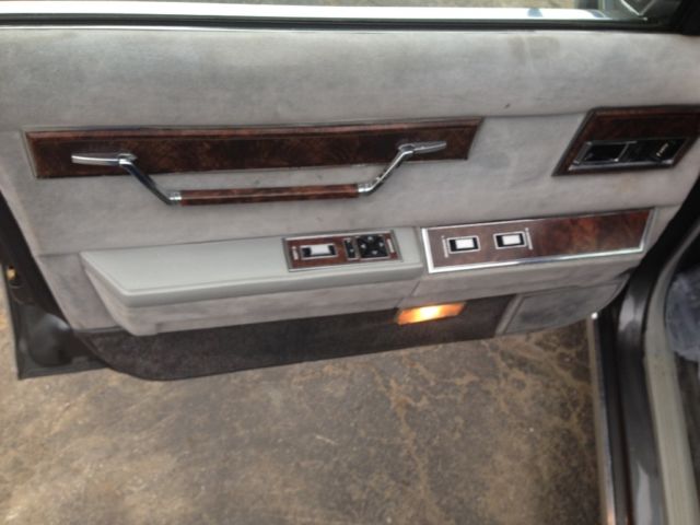 1984 Chrysler Executive - photo 8