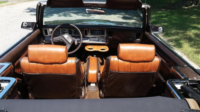 1984 Chrysler LeBaron - photo 2