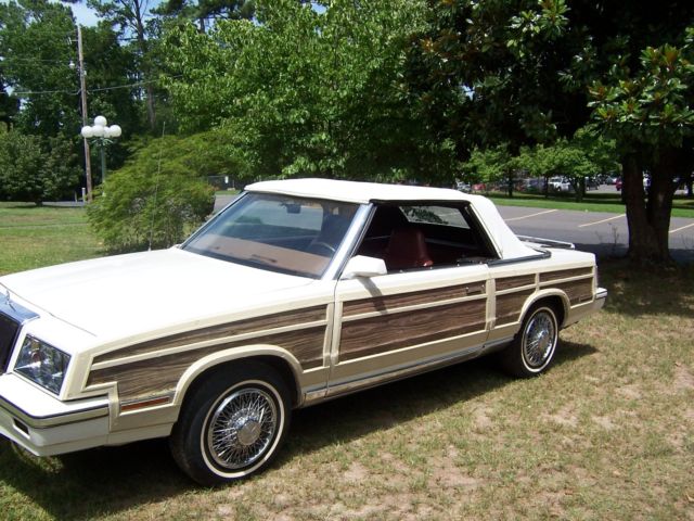 1984 Chrysler LeBaron Town Country - photo 2