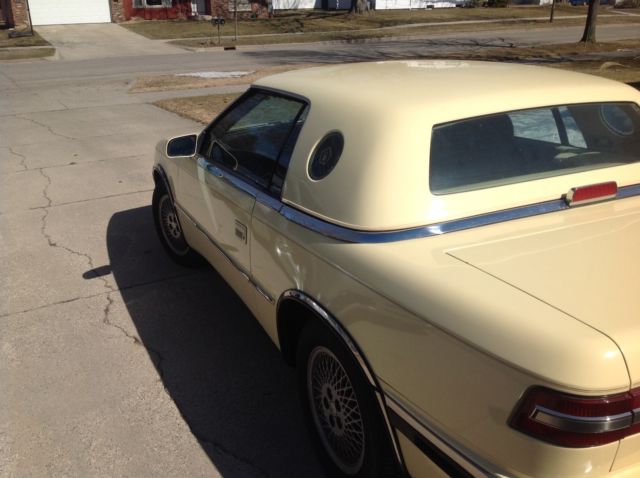 Chrysler TC by Maserati 1990 Chrysler TC by Maserati