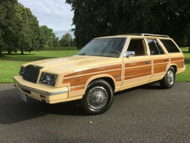 CHRYSLER TOWN & COUNTRY "PREVIOUSLY OWNED BY FRANK SINATRA" 1985 Chrysler Town & Country