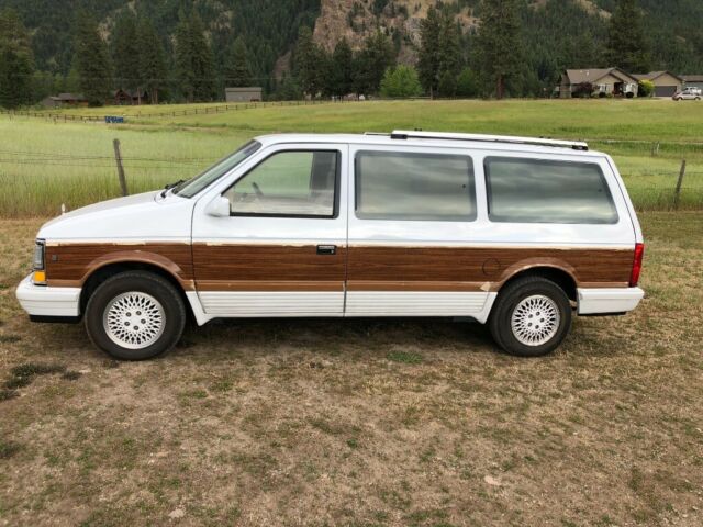 1990 Chrysler Other Town & Country - photo 2