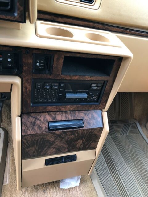 1990 Chrysler Other Town & Country - photo 7