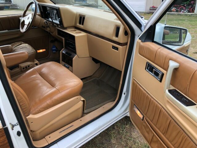 1990 Chrysler Other Town & Country - photo 8