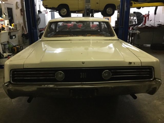 1968 Chrysler 300 Series - photo 6
