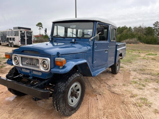 Class Land Cruiser extended Cab with a Clean title. 1989 Toyota Other