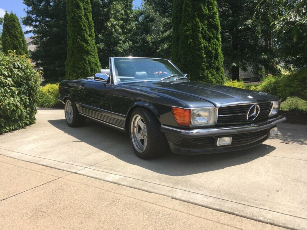 Class SL560 1987 Mercedes-Benz SL-Class 2 Door Roadster 560SL