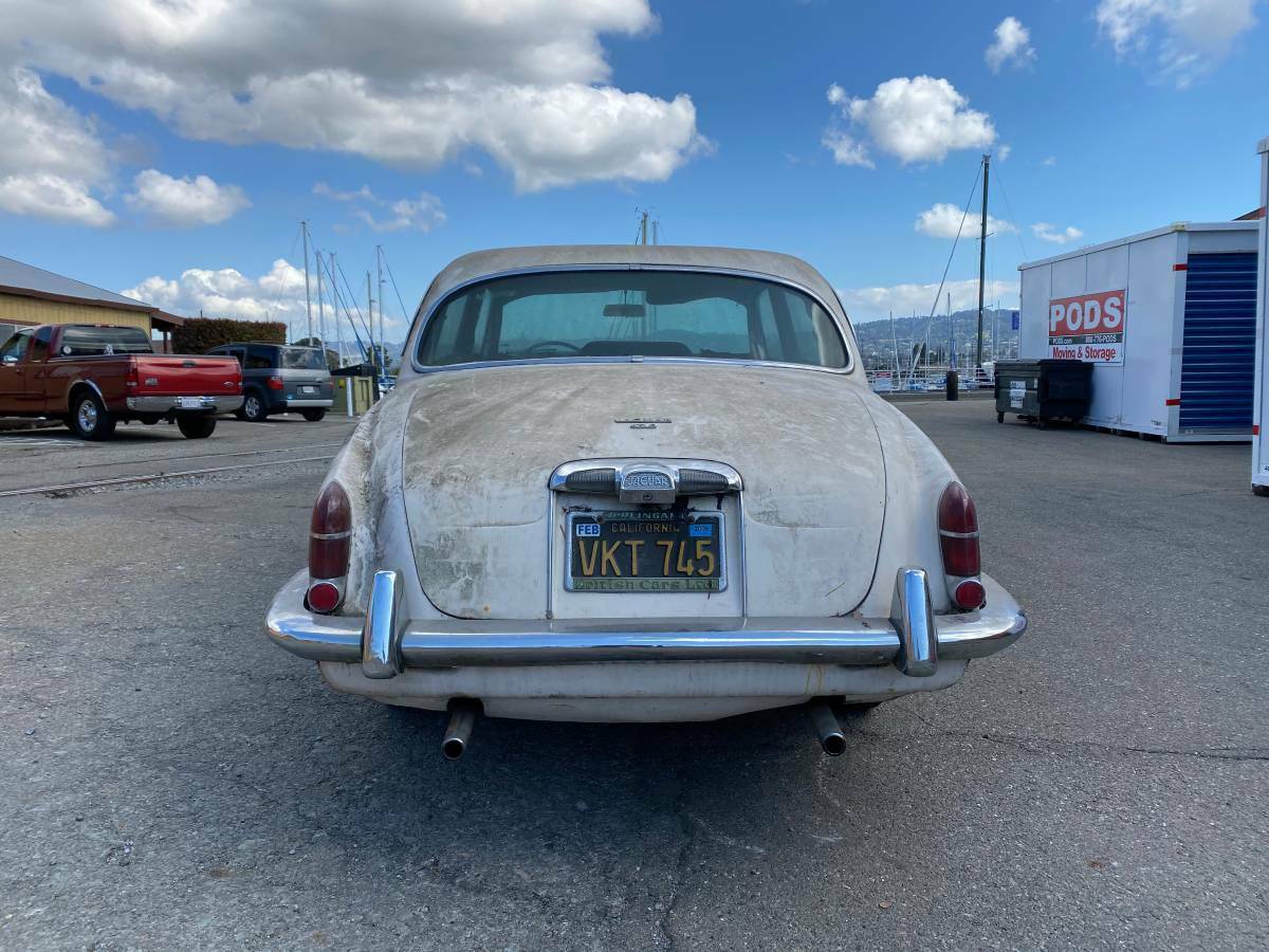 1967 Jaguar 420 - photo 3