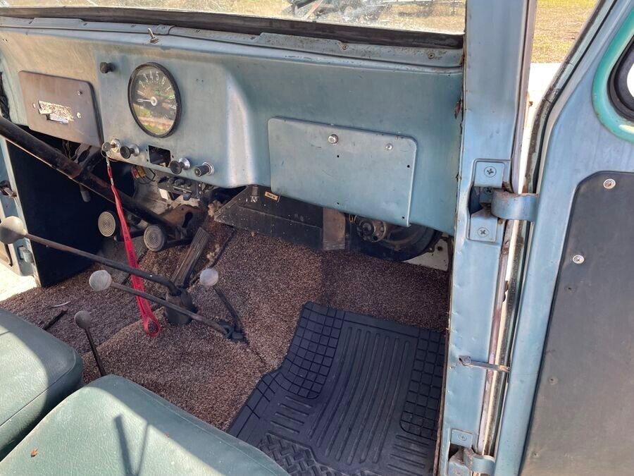 1963 Jeep Utility Wagon - photo 4