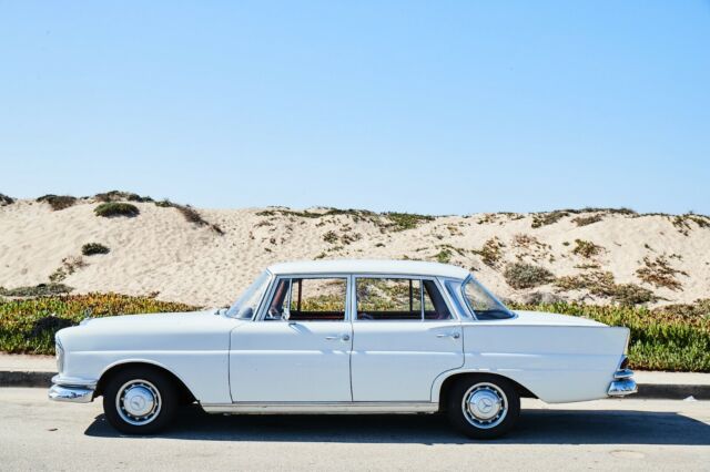 1964 Mercedes-Benz 200-Series - photo 3