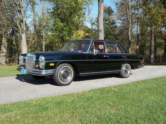 Classic 1969 Mercedes-Benz 280 S; 4-speed; Power brakes, A/C, MB Tex, VG (video) 1969 Mercedes-Benz 200-Series S