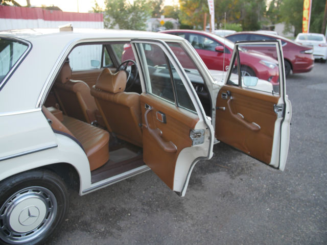 1969 Mercedes-Benz 200-Series - photo 11