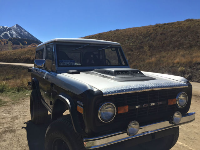 Classic 1971 Ford Bronco, Lifted and Fuel Injected, Removable Hard Top 1971 Ford Bronco