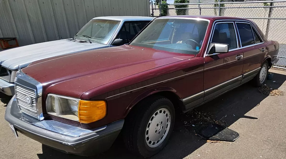 Classic 1984 Mercedes Benz 300SD Turbo Diesel 1984 Mercedes-Benz 300-Series