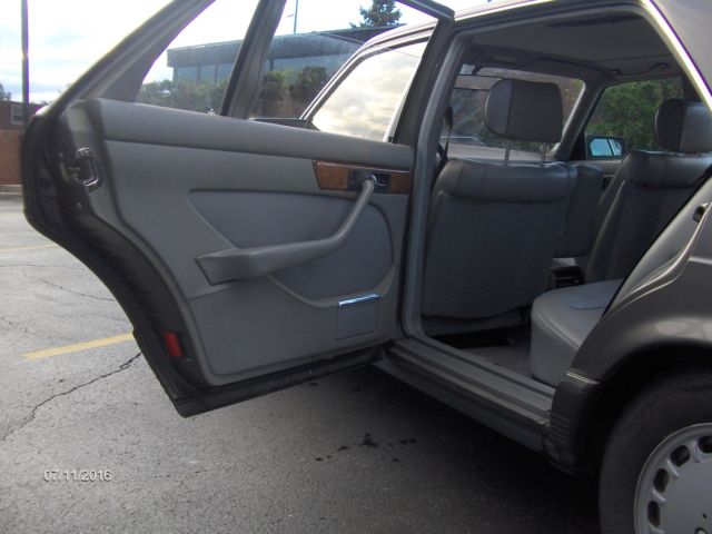 1985 Mercedes-Benz 300-Series 380 - photo 9