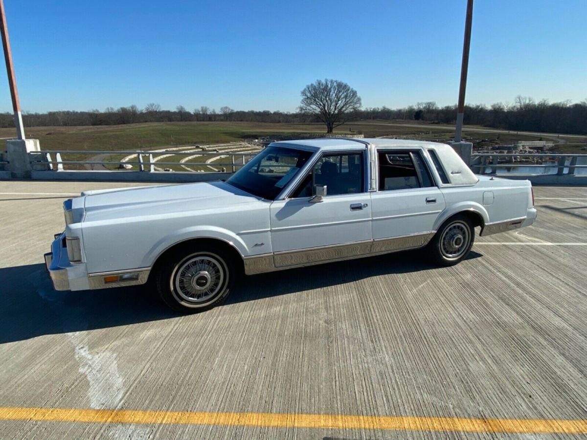 1986 Lincoln Town Car - photo 6