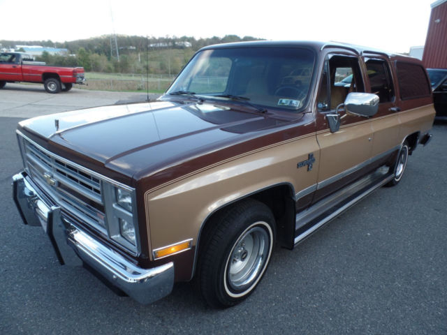 1988 Chevrolet Suburban Silverado 4x2 - photo 5