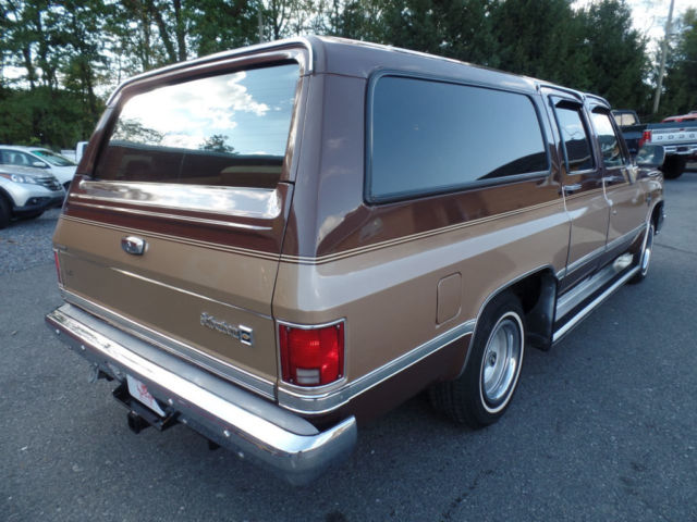 1988 Chevrolet Suburban Silverado 4x2 - photo 9
