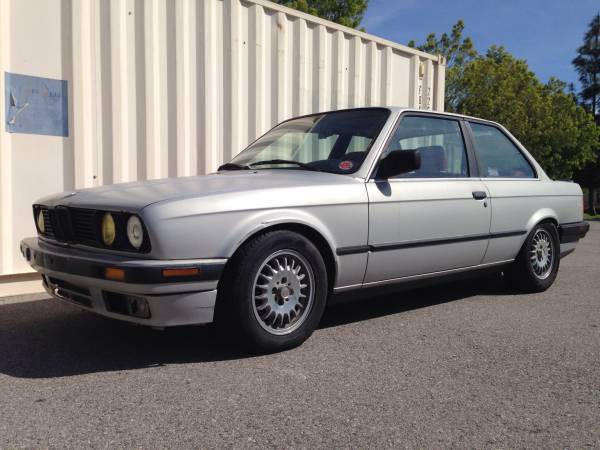 Classic 1989 BMW 325i (e30) Two Door Sedan 1989 BMW 3-Series