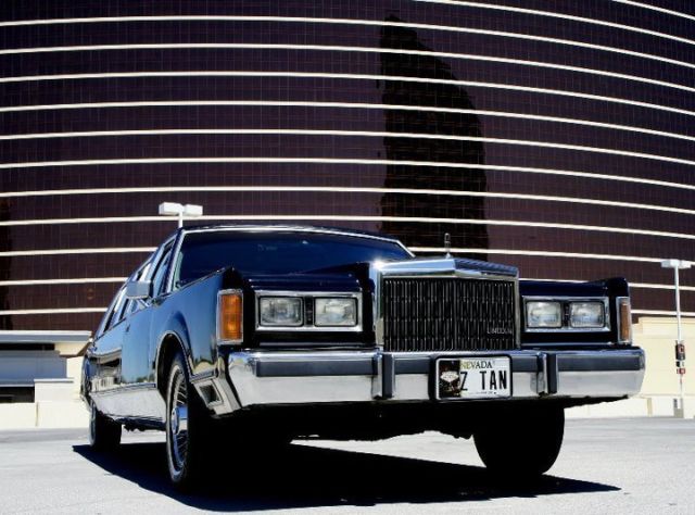 Classic 1989 Lincoln Town Car Limousine 6 Passanger 1989 Lincoln Town Car
