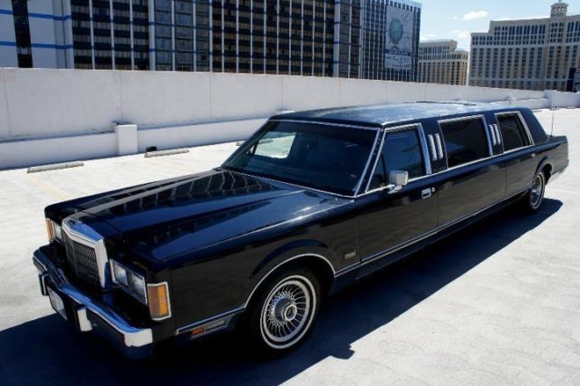 1989 Lincoln Town Car - photo 2