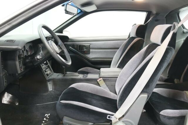 1986 Chevrolet Camaro IROC-Z - photo 5