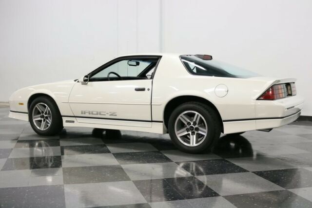 1986 Chevrolet Camaro IROC-Z - photo 9