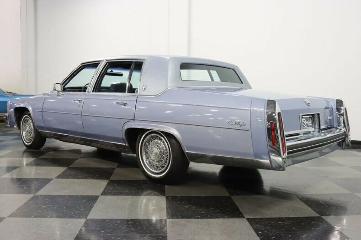 1984 Cadillac Fleetwood Brougham - photo 10