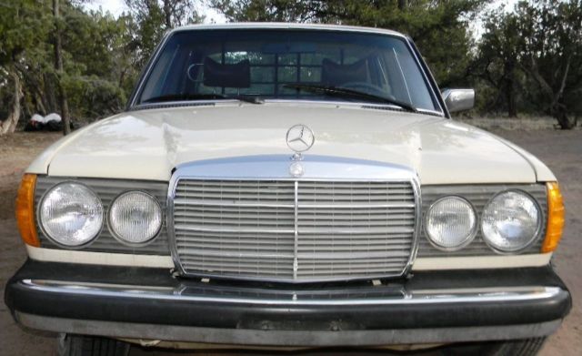 1979 Mercedes-Benz 200-Series - photo 3