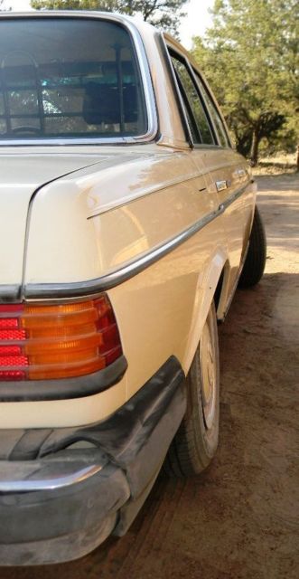 1979 Mercedes-Benz 200-Series - photo 8