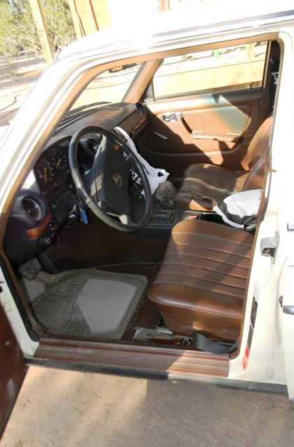 1979 Mercedes-Benz 200-Series - photo 9