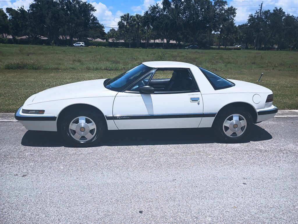 1990 Buick Reatta Near Mint Vintage White 2 door Coupe - photo 4