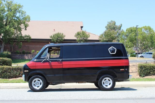 CLASSIC BOOGIE VINTAGE HIPPIE SHORT WHEEL CARGO CAMPER STREET VAN B100 G10 E100 1976 Dodge B200 TRADESMAN B200 V8 SHORTY