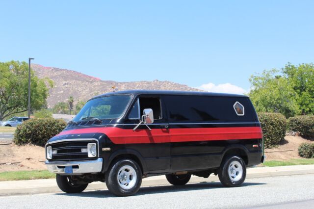 1976 Dodge B200 TRADESMAN B200 V8 SHORTY - photo 2