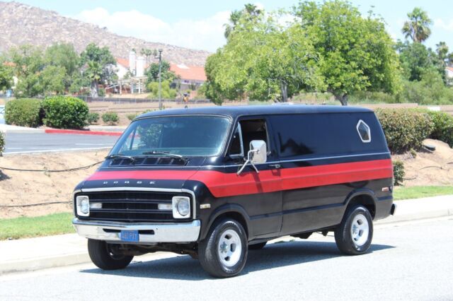 1976 Dodge B200 TRADESMAN B200 V8 SHORTY - photo 3