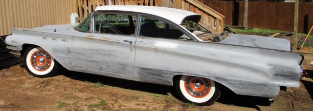 Classic Buick Le Sabre, Wild cat Auto,New Tires,runs Drives needs TLC. 1960 Buick LeSabre Le Sabre