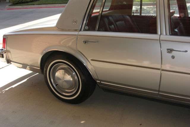 1976 Cadillac Seville - photo 2