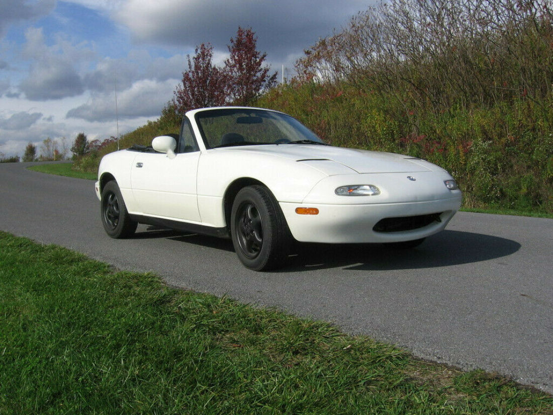 Classic drop-top roadster with 71K miles. 1994 Mazda MX-5 Miata