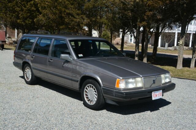 Classic flagship Volvo station wagon in excellent running condition. 1992 Volvo 960