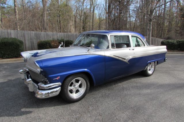 1956 Ford Fairlane Club Sedan - photo 2