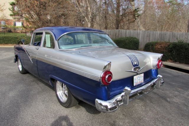 1956 Ford Fairlane Club Sedan - photo 4