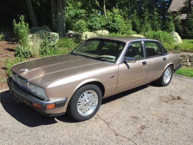 Classic Jag! Runs quietly but needs some work. 1994 Jaguar XJ6