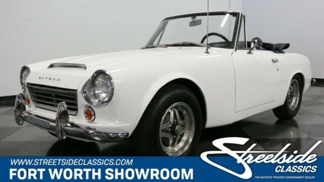 CLASSIC JAPANESE IMPORT CONVERTIBLE 1600CC 4 SPEED MANUAL WHITE 1968 Datsun 1600 --