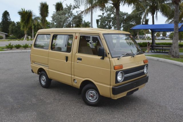 Classic kei van from Japan in excellent shape, wholly unique, needs nothing! 1983 Daihatsu Hijet Super Deluxe