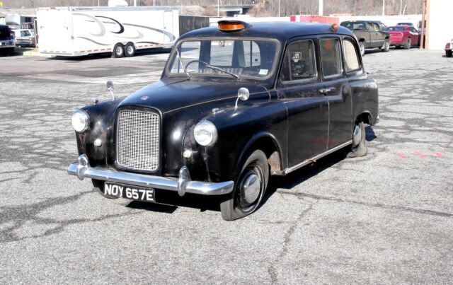 Classic London Taxi/2.2L I4 Diesel/4-Speed Manual/Fare Meter Intact/Complete Car 1967 Austin FX4D Taxi Cab