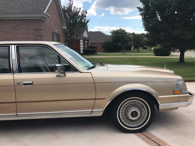 1985 Lincoln Continental 4 DOOR SEDAN - photo 6